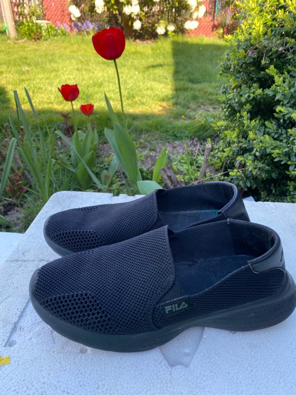 Fila Women’s Black Mesh Knit Slip-On Sneakers Size 6.5